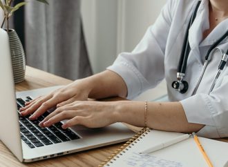Jak wykorzystać media społecznościowe do promowania swojej praktyki lekarskiej?